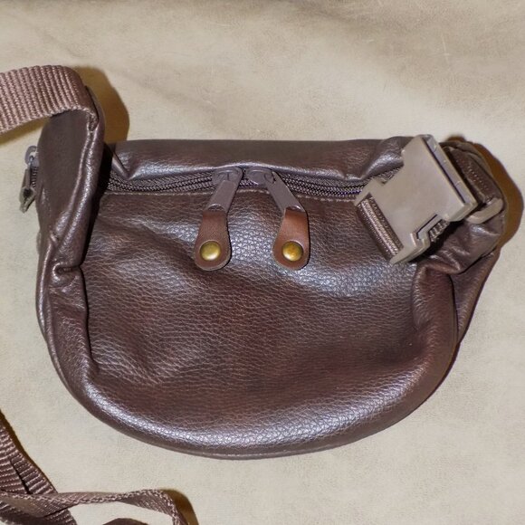 Vintage Walt Disney World Winnie The Pooh Piglet Tigger Faux Leather Fanny Pack - Picture 5 of 12